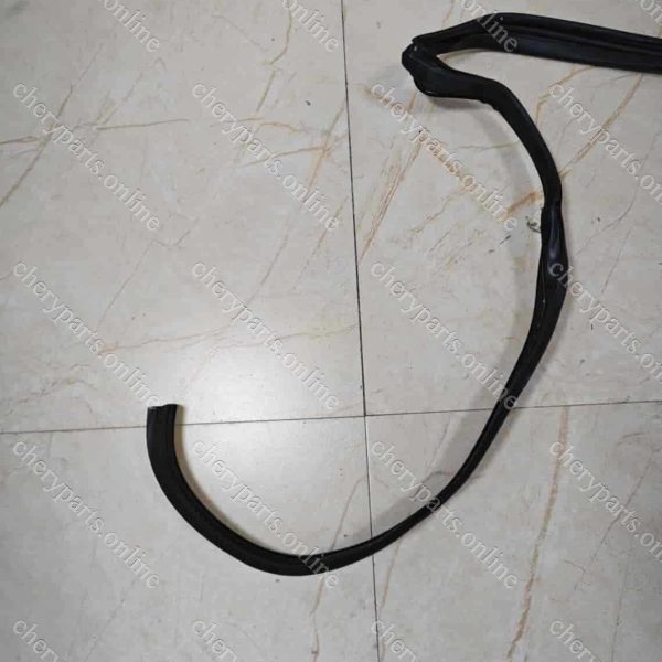 F20-6207112 TRACK STRIP-REAR DOOR RIGHT 1224